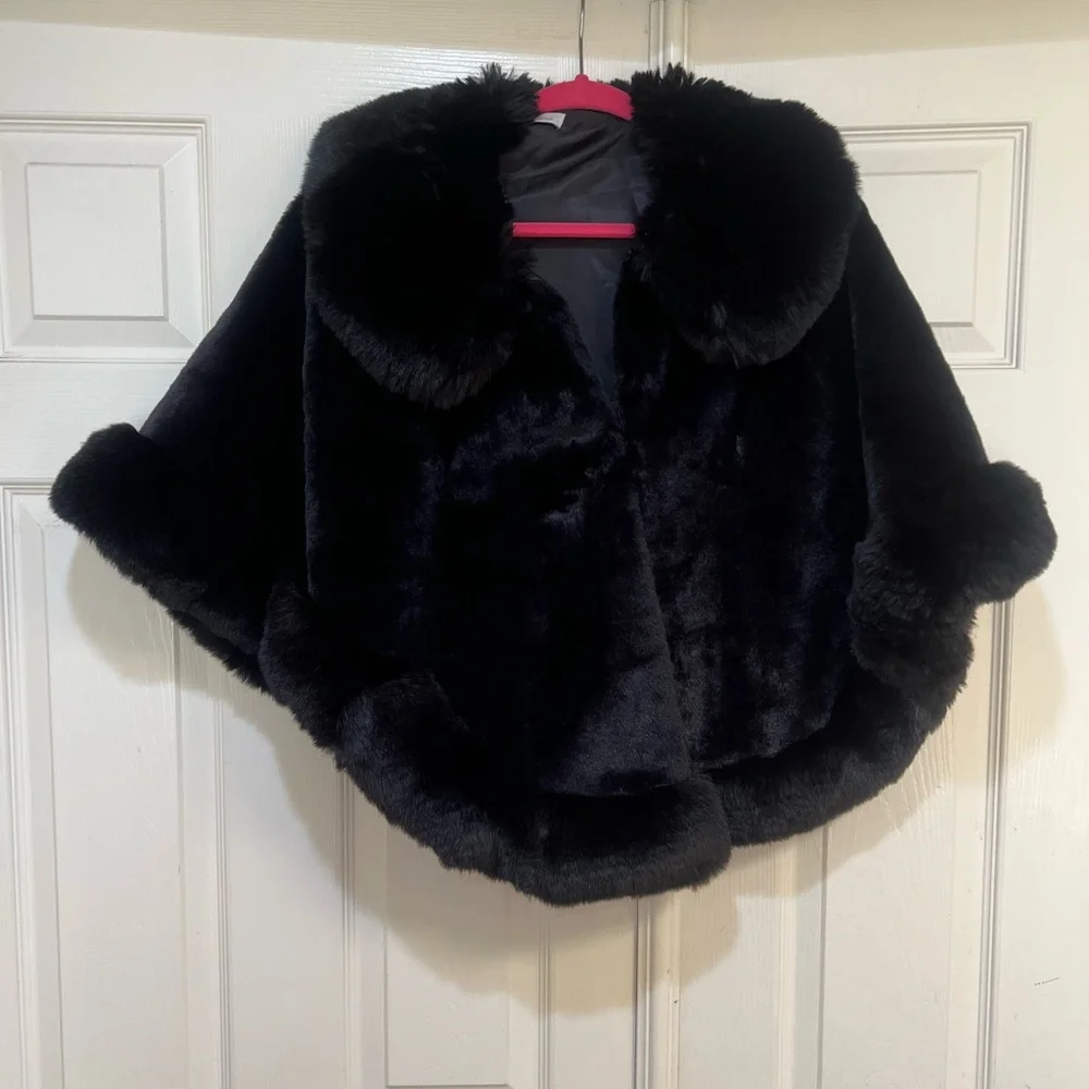 La Fiorentina Black Faux Fur Poncho wrap shawl One Size old money fall winter